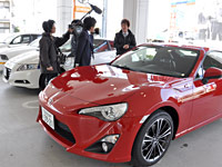 TOYOTA86 VS AE86 �W���̗l�q